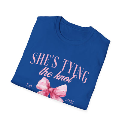 She's tying the knot bachelorette party 2025 T-Shirt