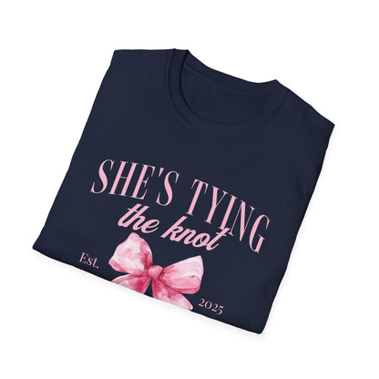 She's tying the knot bachelorette party 2025 T-Shirt