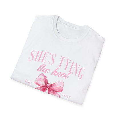 She's tying the knot bachelorette party 2025 T-Shirt