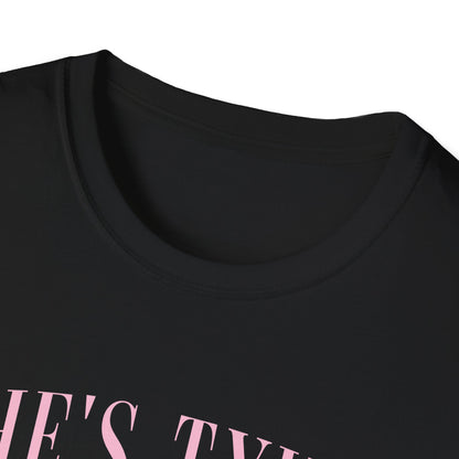 She's tying the knot bachelorette party 2025 T-Shirt